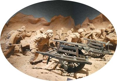 主题雕塑“运输线上”。 本文图片来源:淮海战役纪念馆 主题雕塑“运输线上”。 本文图片来源:淮海战役纪念馆